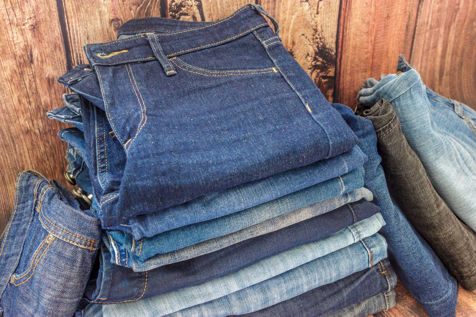 Conheça os 10 principais tipos de lavagem de jeans - Febratex Group
